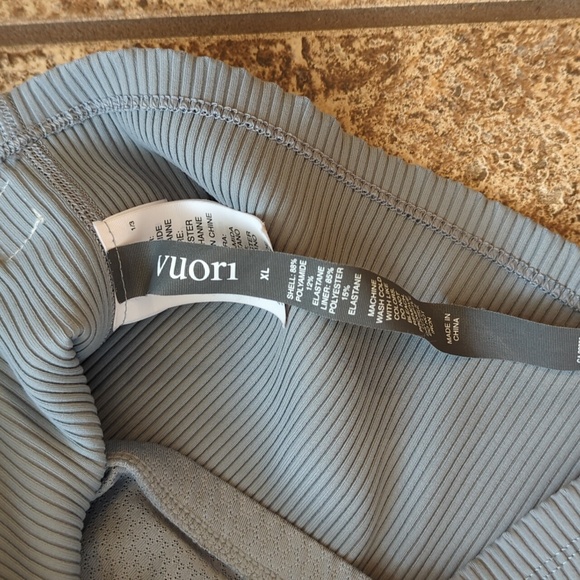 XL Vuori Rib Crop Tank - Picture 2 of 6